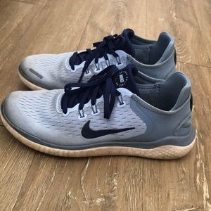 Nike free runs ! 10.5 women’s 🏃🏻‍♀️